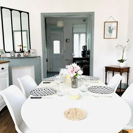 Arlette A 600m De La 펜션